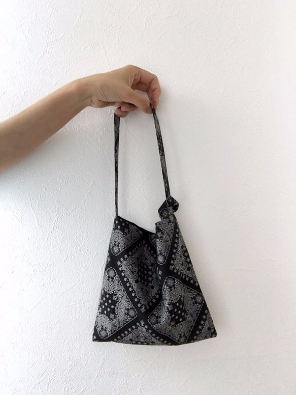 [再次上架]可以作為錢包的“ Everything mini bag”，在和服和浴衣Bandana風格的Bragg上看起來不錯 第2張的照片