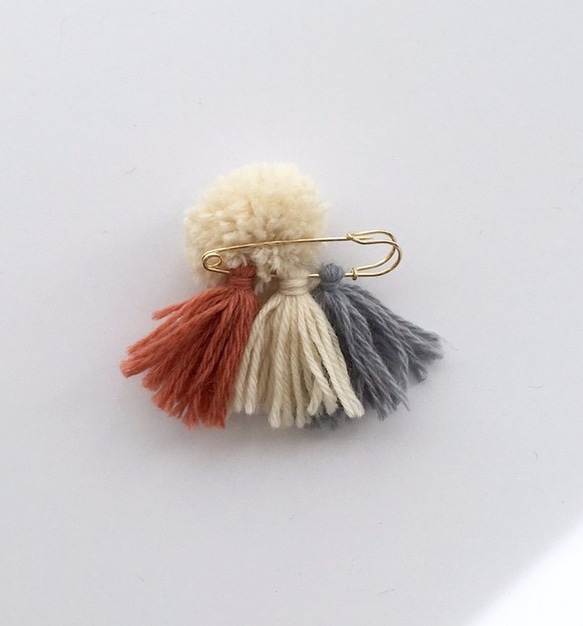 [Scarf pin / Brooch / Corsage] White & Orange Mix 第3張的照片