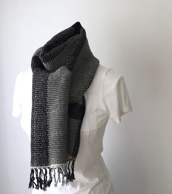 再次上架[毛：秋冬]中性：手工編織圍巾“灰色和黑色6” 第1張的照片