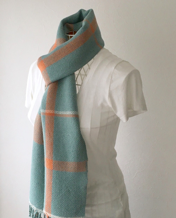 【寶貝羊駝：秋冬]男女皆宜的手工編織圍巾“橙色和翠綠混合2” 第3張的照片