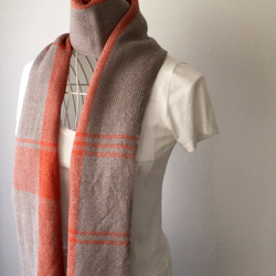 【羊毛和嬰兒羊駝：秋冬】男女皆宜：手織圍巾“灰＆橙混合” 第3張的照片