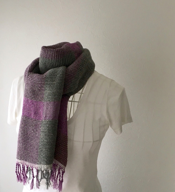 【ウール＆綿：秋冬】ユニセックス：手織りマフラー "Gray & Purple" 3枚目の画像
