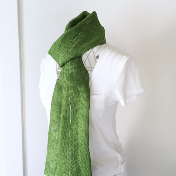 【ベルギーリネン：オールシーズン】ユニセックス：手織りストール "Green" 2枚目の画像