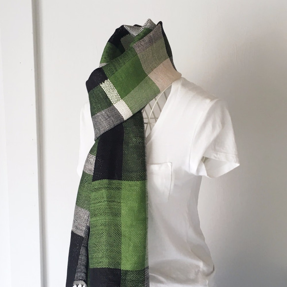 【比利時亞麻棉：全季】男女皆宜：手工編織披肩“黑與綠混合” 第2張的照片