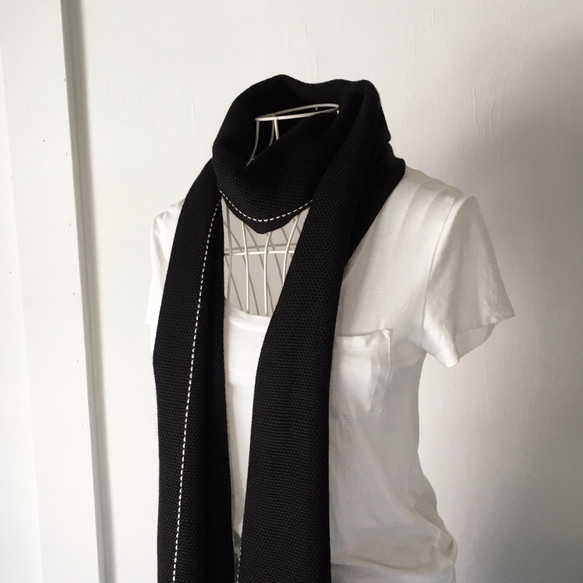 [Unisex Scarf] Black & White lines 第5張的照片