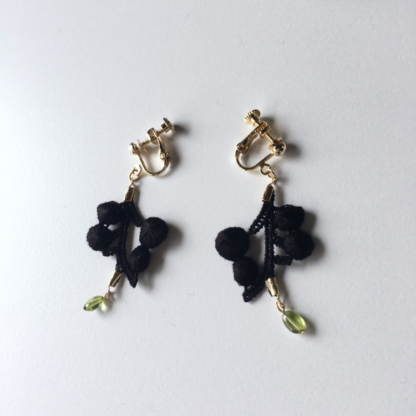 [Birthstone of August] Black cotton branch with Peridot 第4張的照片