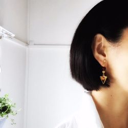 Triangle earrings with  Tortoiseshell color 第3張的照片