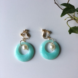 Emerald green &  Marble non-hall / pierced earrings 第2張的照片