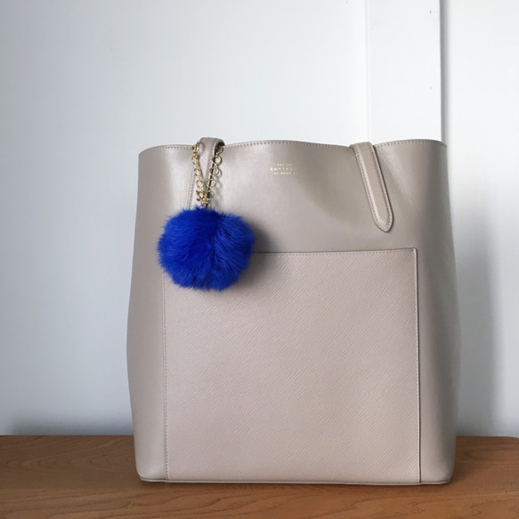 [Bag charm] Blue Real Rabbit Fur with a bird charm bringing 第3張的照片