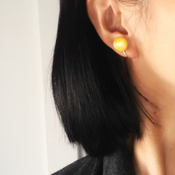 Soft marble color earrings (Yellow) 3枚目の画像