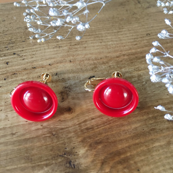 仿古鈕扣耳環（紅色） 第1張的照片