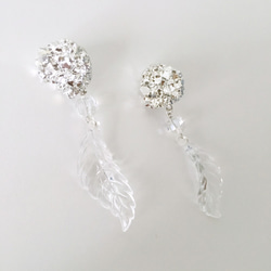 Silver mineral fake beads with clear winds earrings 2枚目の画像