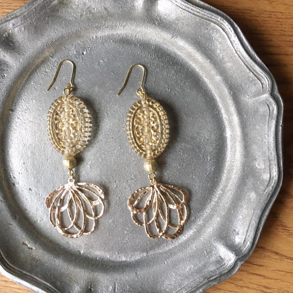 Gold parts mix earrings 1枚目の画像