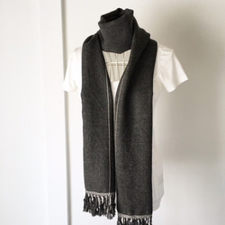 [Baby Alpaca: Fall/Winter] 男女通用手工編織圍巾“Dark Gray &amp; White line 第2張的照片