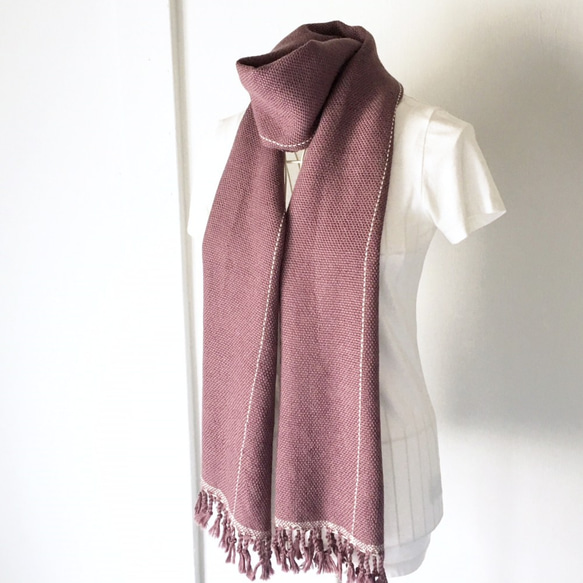 【嬰兒羊駝：秋冬】男女皆宜：手工編織圍巾“紫色帶白線” 第3張的照片