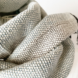 【美利奴羊毛：秋冬】男女皆宜：手工編織圍巾“White &amp; Black 9” 第4張的照片