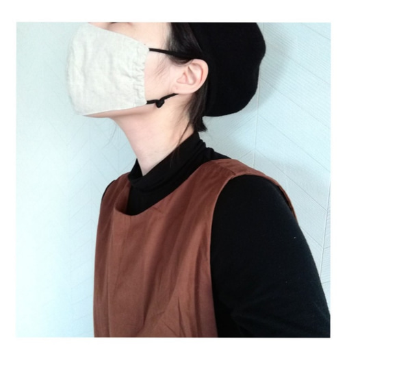 服屋が職業用ミシンで仕立てるシンプルマスク（アイボリーリネン×黒紐）　 4枚目の画像