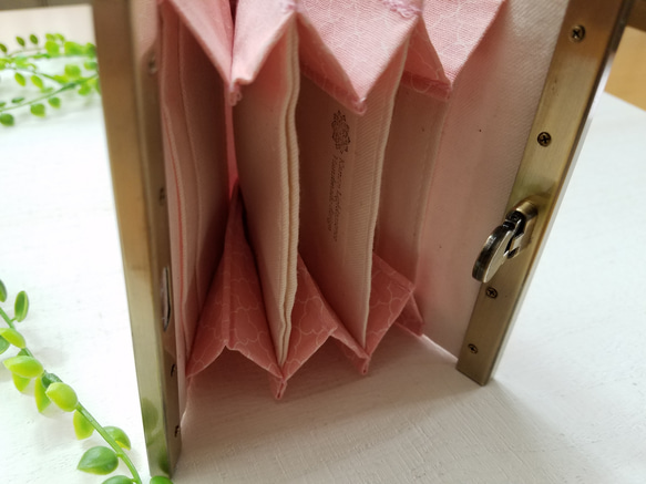 モロッカン柄 ピンク色　ジャバラ式 文鎮口金 ミニ財布 5枚目の画像