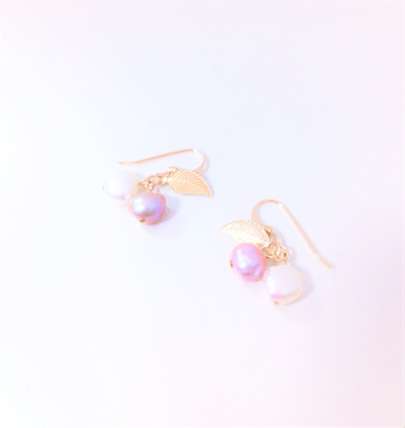 [數量有限！ ] 14kgf黃金珍珠葉珍珠（鉤形耳環）粉紅色×白色 第1張的照片