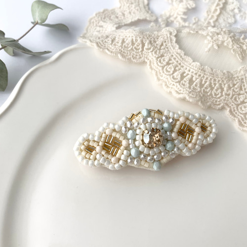 スワロフスキーとビーズ刺繍のバレッタ ホワイトゴールド系 バレッタ