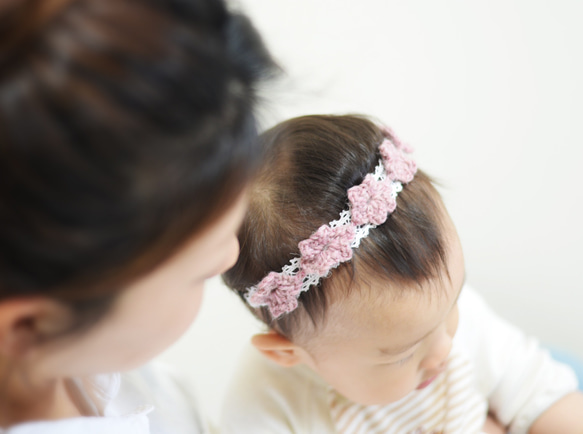 フラワーモチーフのベビーヘアバンド 3枚目の画像