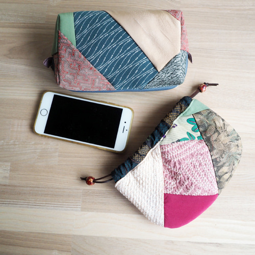 使いやすいサイズ！ 選べるパッチワークキルトポーチ--着物ハギレから