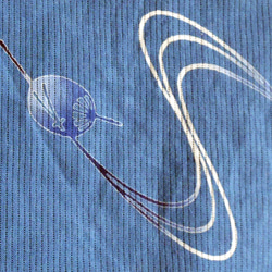 ブルーに流水と団扇のかぶりTブラウス【受注生産】-綿絽の浴衣（古布）から 2枚目の画像