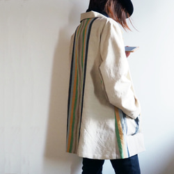 ベージュにパステルカラーのアシンメトリーな縞のハーフコートジャケット-紬の着物から 4枚目の画像