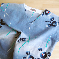 涼しい！ ぼかしブルー花柄 Vネックフレンチ袖トップス-浴衣から 1枚目の画像