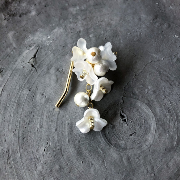 白い小花のポニーフック 2枚目の画像