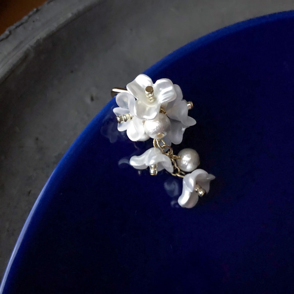 白い小花のポニーフック 3枚目の画像