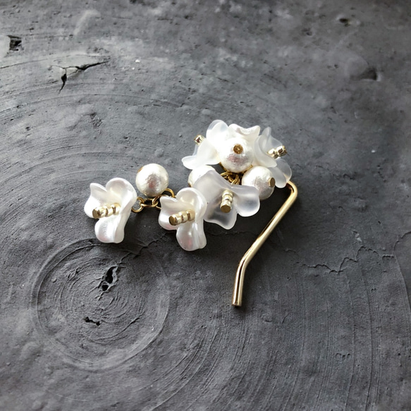 白い小花のポニーフック 5枚目の画像
