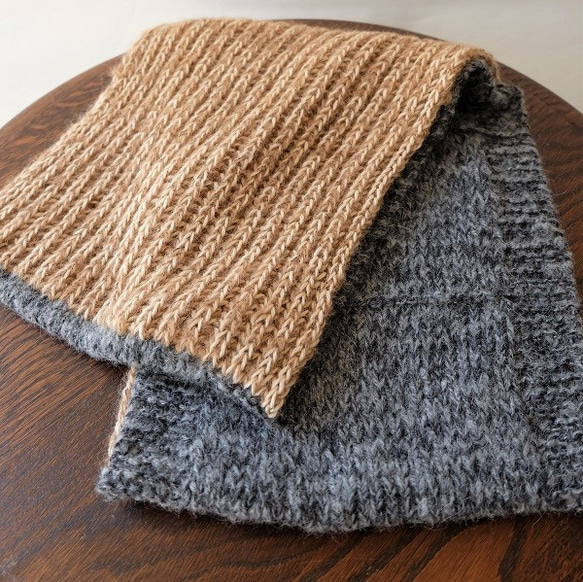 SALE 最後の１点　秋冬 手編み ふんわりふわふわスヌード（キャメル×グレー＆チャコールグレー） 3枚目の画像