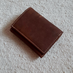 コンパクトな牛革・ブラウンの3折り財布 2枚目の画像