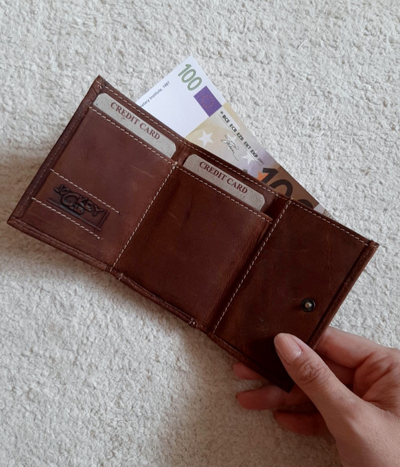 コンパクトな牛革・ブラウンの3折り財布 3枚目の画像