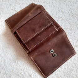 コンパクトな牛革・ブラウンの3折り財布 5枚目の画像