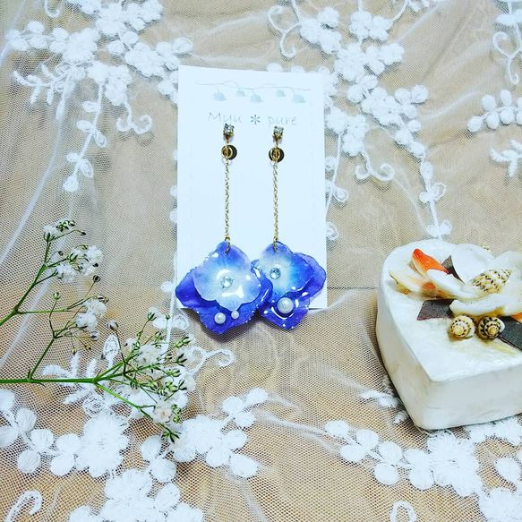 お値下げゆらゆらお花のレジンピアス やりきれな