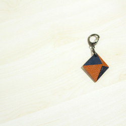 #B303 3色レザーのキーホルダー(Octahedron) 5枚目の画像