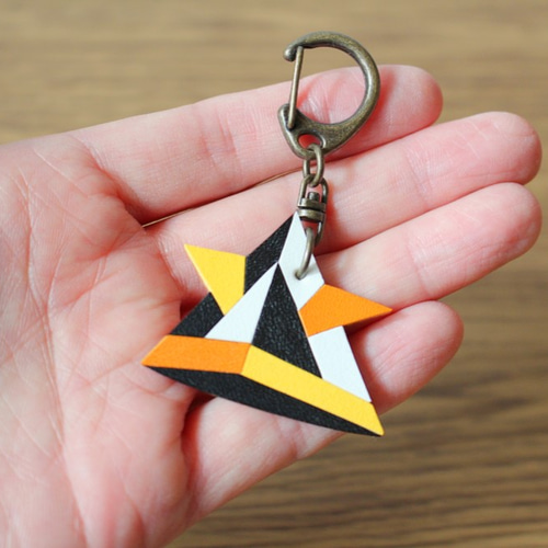 B304 レザーの折り紙キーホルダー(兜) キーホルダー 204n 通販 8147491