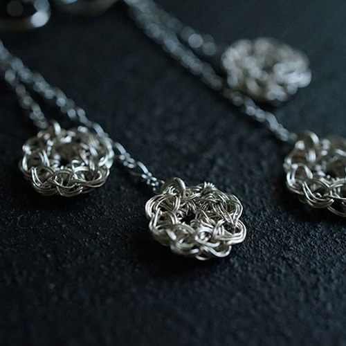 ちっちゃなワイヤーアートのゆらゆらピアス／イヤリング ピアス