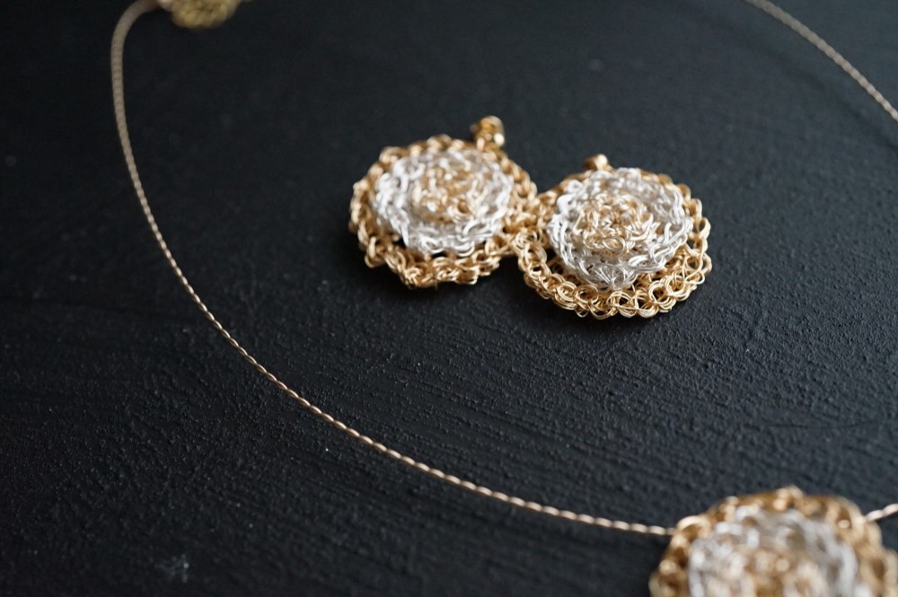 ワイヤーアートのピアス／イヤリング　三重☆