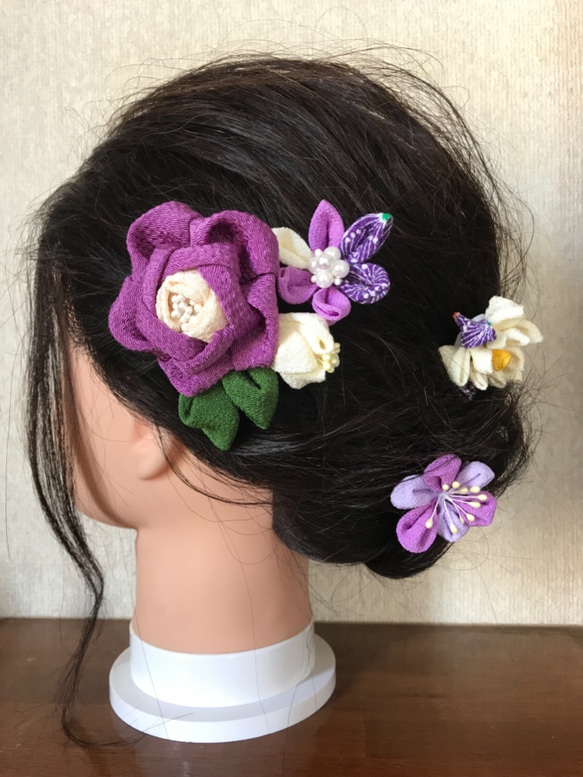 つまみ細工  紫色の花の髪飾り 4枚目の画像