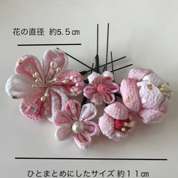 つまみ細工の髪飾り 淡いピンクの花々５点セット 2枚目の画像