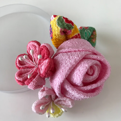 つまみ細工 薔薇のコサージュ風髪飾り ピンク 2枚目の画像