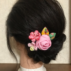 つまみ細工 薔薇のコサージュ風髪飾り ピンク 3枚目の画像