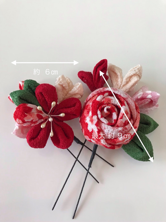 つまみ細工の髪飾り       赤薔薇と小花コサージュ風 2枚目の画像