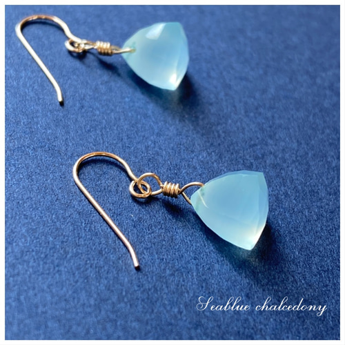 14kgf /宝石質シーブルーカルセドニーのトライアングルピアス