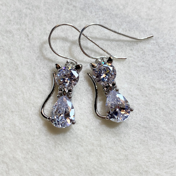 Silver925 /cubic zirconiaの猫ピアス 5枚目の画像