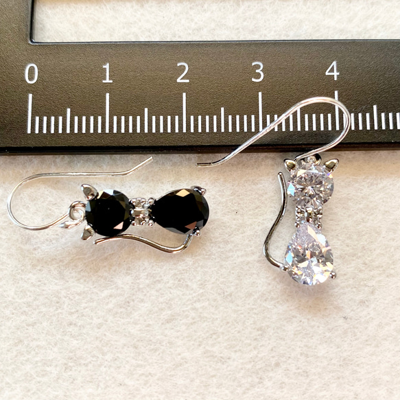 Silver925 /cubic zirconiaの猫ピアス 9枚目の画像