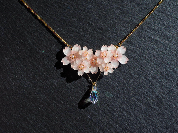 桜のcrystalネックレス【受注製作】 3枚目の画像